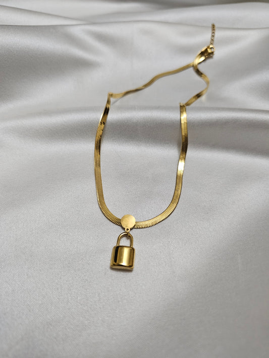 Kilit Gold Çelik Kolye